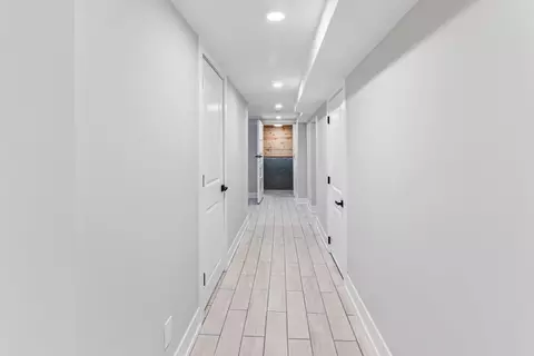 Entry Way - 5221 W Cornelia Ave, Chicago, IL 60641 photo 5 of 5