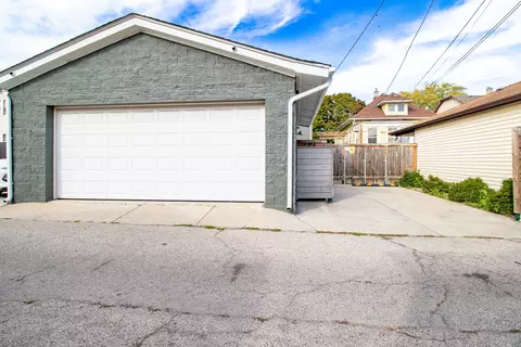 Exterior - 5221 W Cornelia Ave, Chicago, IL 60641 photo 8 of 9