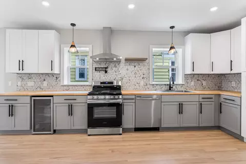 Kitchen - 5221 W Cornelia Ave, Chicago, IL 60641 photo 4 of 4