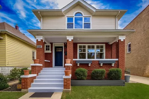 5221 W Cornelia Ave, Chicago, IL 60641