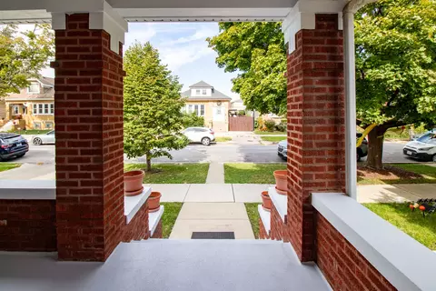 Exterior - 5221 W Cornelia Ave, Chicago, IL 60641 photo 3 of 9