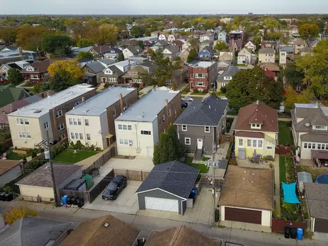 View/Area - 5221 W Cornelia Ave, Chicago, IL 60641 photo 2 of 3