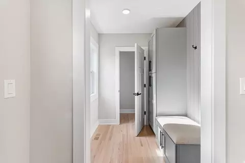 Entry Way - 5221 W Cornelia Ave, Chicago, IL 60641 photo 1 of 5