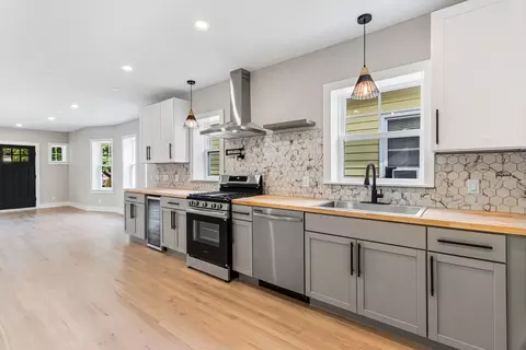 Kitchen - 5221 W Cornelia Ave, Chicago, IL 60641 photo 2 of 4