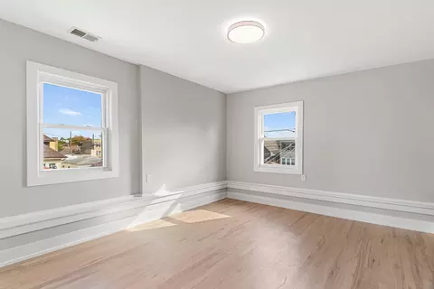 Bedroom - 5221 W Cornelia Ave, Chicago, IL 60641 photo 4 of 6