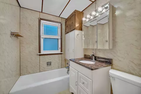 Bath - 308 E Delaware St, Dwight, IL 60420 photo 2 of 2
