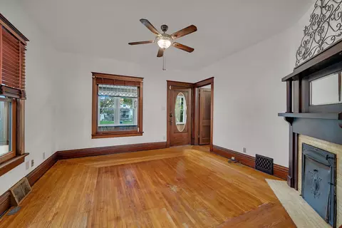 Living - 308 E Delaware St, Dwight, IL 60420 photo 2 of 3