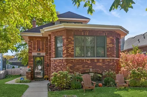 2137 Glenview Rd, Glenview, IL 60025
