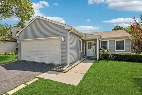 717 N Lakeside Dr, Vernon Hills, IL 60061