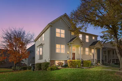 1086 Manchester Cir, Grayslake, IL 60030