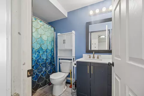 Bath - 860 Parkway Ave, Elgin, IL 60120 photo 1 of 1
