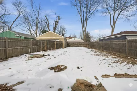 Exterior - 860 Parkway Ave, Elgin, IL 60120 photo 3 of 3