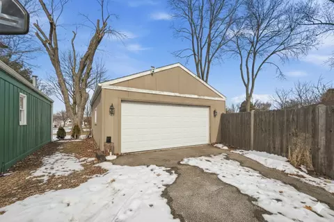 Exterior - 860 Parkway Ave, Elgin, IL 60120 photo 1 of 3