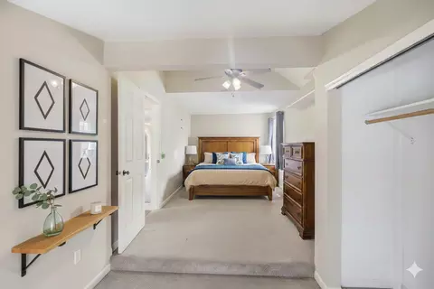 Bedroom - 860 Parkway Ave, Elgin, IL 60120 photo 1 of 3