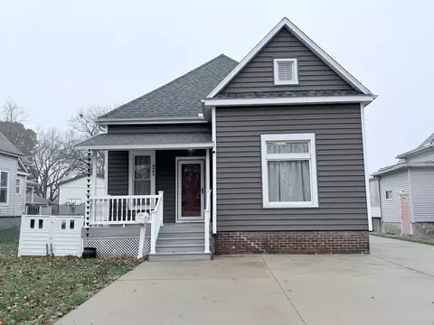 421 N Grant St, Clinton, IL 61727