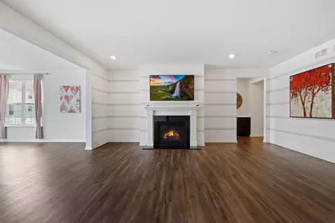 Living - 16063 S Selfridge Cir, Plainfield, IL 60586 photo 3 of 4