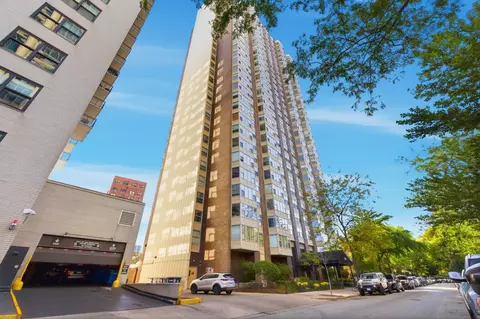 525 W Hawthorne Pl #1104, Chicago, IL 60657