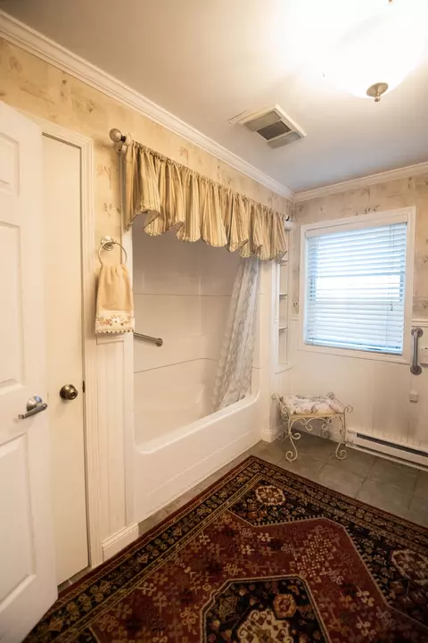 Bath - 1764 Wolverine Rd, Dixon, IL 61021 photo 2 of 5