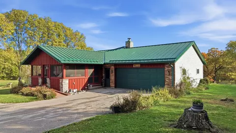 Exterior - 1764 Wolverine Rd, Dixon, IL 61021 photo 2 of 30