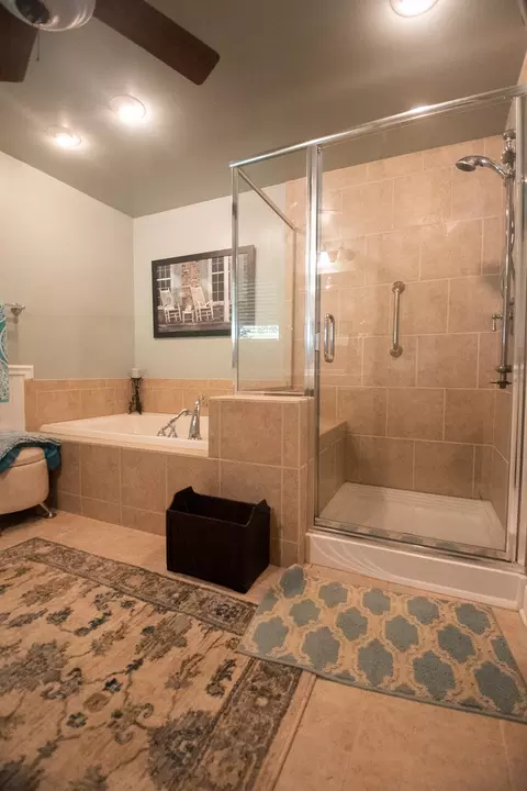 Bath - 1764 Wolverine Rd, Dixon, IL 61021 photo 4 of 5