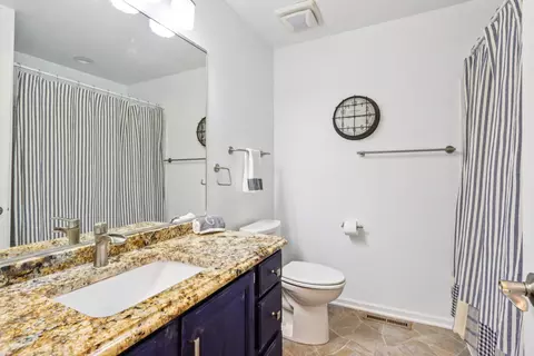 Bath - 6515 Chickaloon Dr, Mchenry, IL 60050 photo 3 of 4
