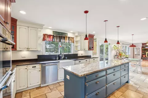 Kitchen - 6515 Chickaloon Dr, Mchenry, IL 60050 photo 1 of 4