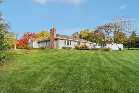 Exterior - 6515 Chickaloon Dr, Mchenry, IL 60050 photo 5 of 13