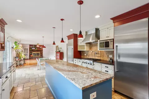 Kitchen - 6515 Chickaloon Dr, Mchenry, IL 60050 photo 2 of 4
