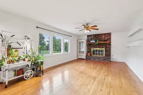 Living - 6515 Chickaloon Dr, Mchenry, IL 60050 photo 1 of 2