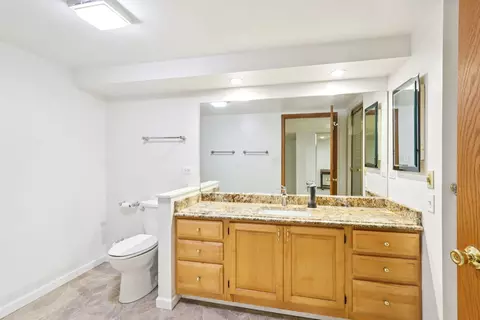 Bath - 6515 Chickaloon Dr, Mchenry, IL 60050 photo 4 of 4