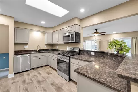 Kitchen - 43 Hampton Rd, Montgomery, IL 60538 photo 3 of 4