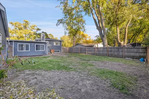 Exterior - 43 Hampton Rd, Montgomery, IL 60538 photo 4 of 6