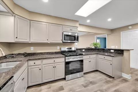 Kitchen - 43 Hampton Rd, Montgomery, IL 60538 photo 1 of 4