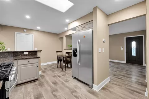 Entry Way - 43 Hampton Rd, Montgomery, IL 60538 photo 1 of 1