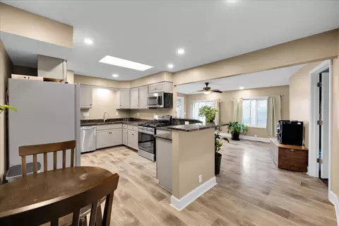 Kitchen - 43 Hampton Rd, Montgomery, IL 60538 photo 2 of 4