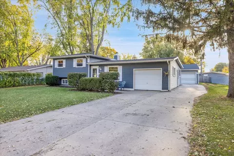 43 Hampton Rd, Montgomery, IL 60538
