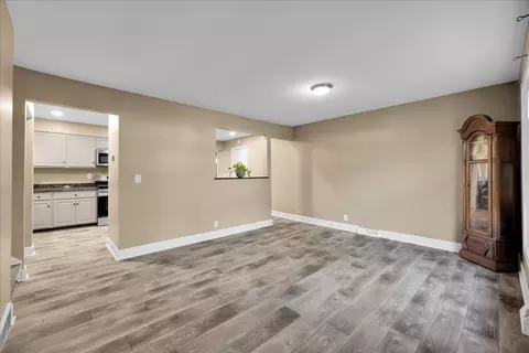 Living - 43 Hampton Rd, Montgomery, IL 60538 photo 1 of 7