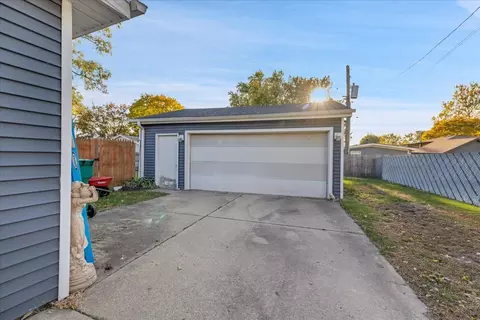 Exterior - 43 Hampton Rd, Montgomery, IL 60538 photo 3 of 6