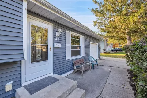 Exterior - 43 Hampton Rd, Montgomery, IL 60538 photo 2 of 6