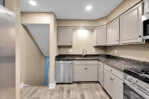Kitchen - 43 Hampton Rd, Montgomery, IL 60538 photo 4 of 4