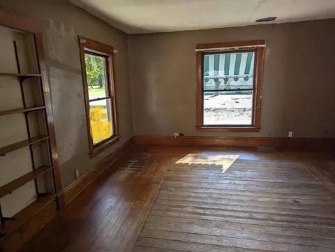 Living - 320 S 5th St, Sheldon, IL 60966 photo 1 of 2