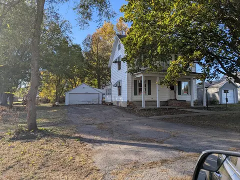 Exterior - 320 S 5th St, Sheldon, IL 60966 photo 3 of 11