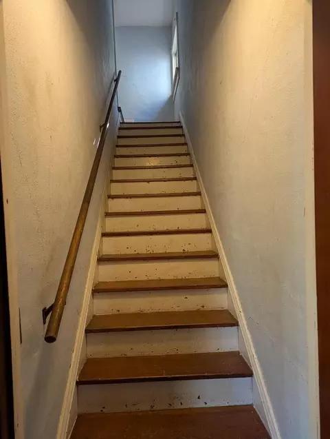 Entry Way - 320 S 5th St, Sheldon, IL 60966 photo 1 of 8