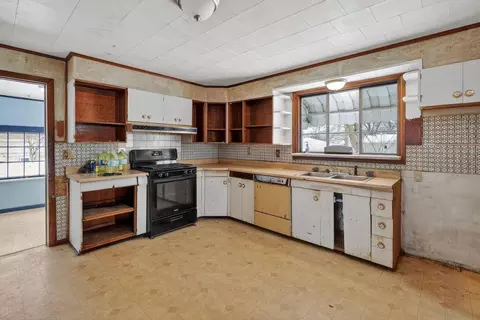 Kitchen - 320 S 5th St, Sheldon, IL 60966 photo 4 of 6