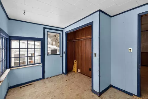 Entry Way - 320 S 5th St, Sheldon, IL 60966 photo 7 of 8
