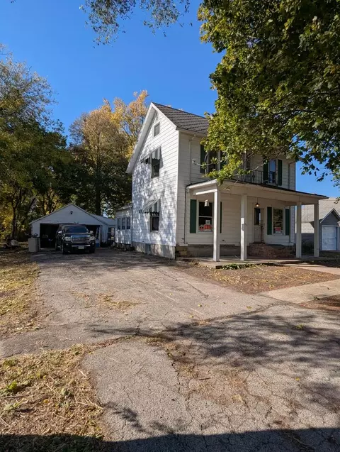 Exterior - 320 S 5th St, Sheldon, IL 60966 photo 4 of 11