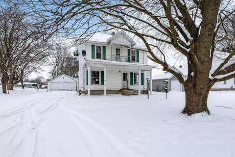 Exterior - 320 S 5th St, Sheldon, IL 60966 photo 9 of 11