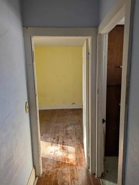 Entry Way - 320 S 5th St, Sheldon, IL 60966 photo 4 of 8