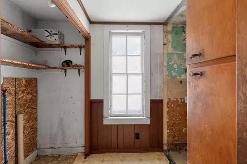 Entry Way - 320 S 5th St, Sheldon, IL 60966 photo 5 of 8