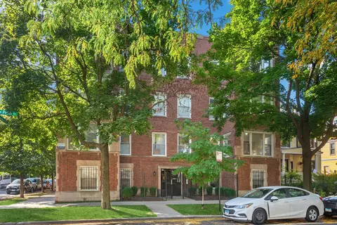 1515 W Pratt Blvd #1, Chicago, IL 60626